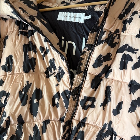 Calvin Klein Cream and Black Puffer Jacket - Picture 2 of 3